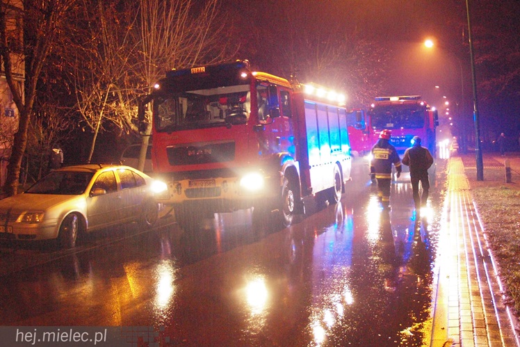 Pożar mieszkania na ulicy Biernackiego, ogień w przedpokoju