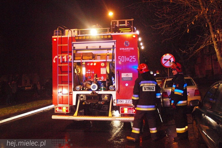 Pożar mieszkania na ulicy Biernackiego, ogień w przedpokoju