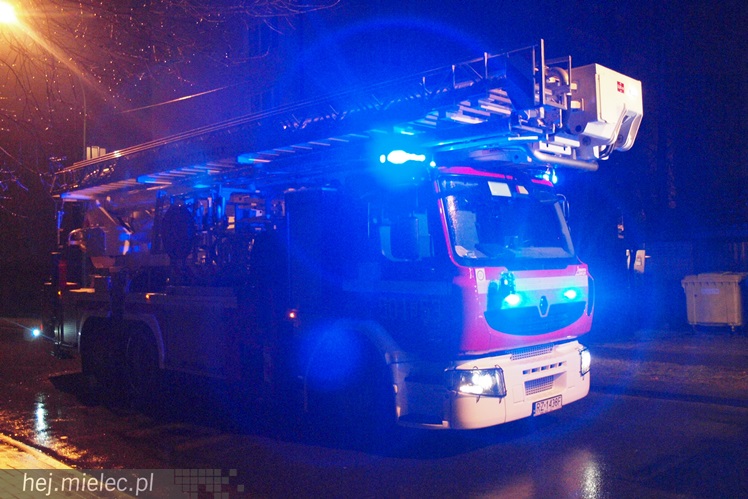 Pożar mieszkania na ulicy Biernackiego, ogień w przedpokoju