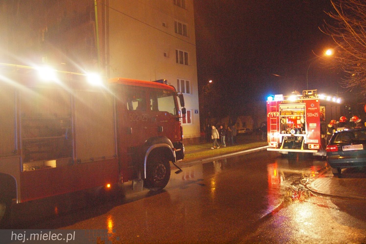 Pożar mieszkania na ulicy Biernackiego, ogień w przedpokoju