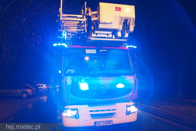 Pożar mieszkania na ulicy Biernackiego, ogień w przedpokoju