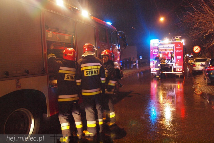 Pożar mieszkania na ulicy Biernackiego, ogień w przedpokoju