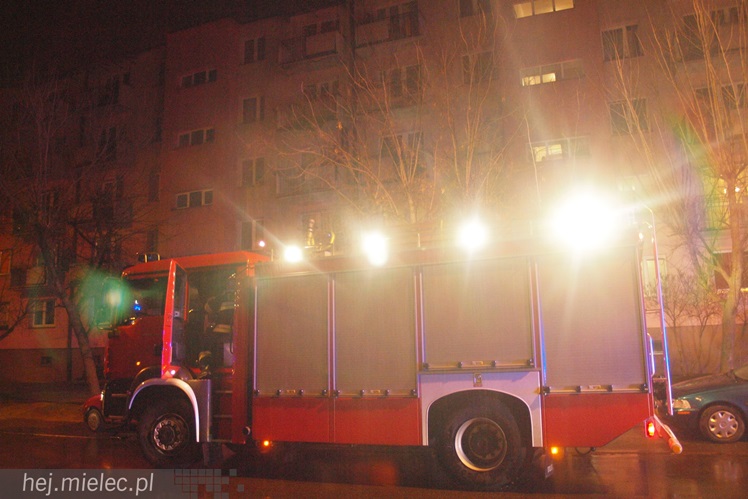 Pożar mieszkania na ulicy Biernackiego, ogień w przedpokoju