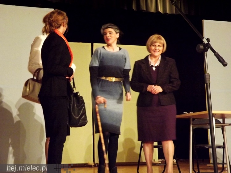 Dziewczyny z pomysłem. Zdjęcia z próby przed spektaklem