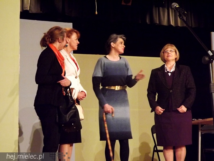 Dziewczyny z pomysłem. Zdjęcia z próby przed spektaklem