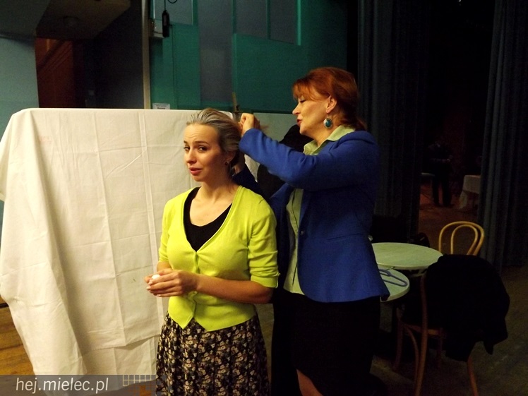 Dziewczyny z pomysłem. Zdjęcia z próby przed spektaklem