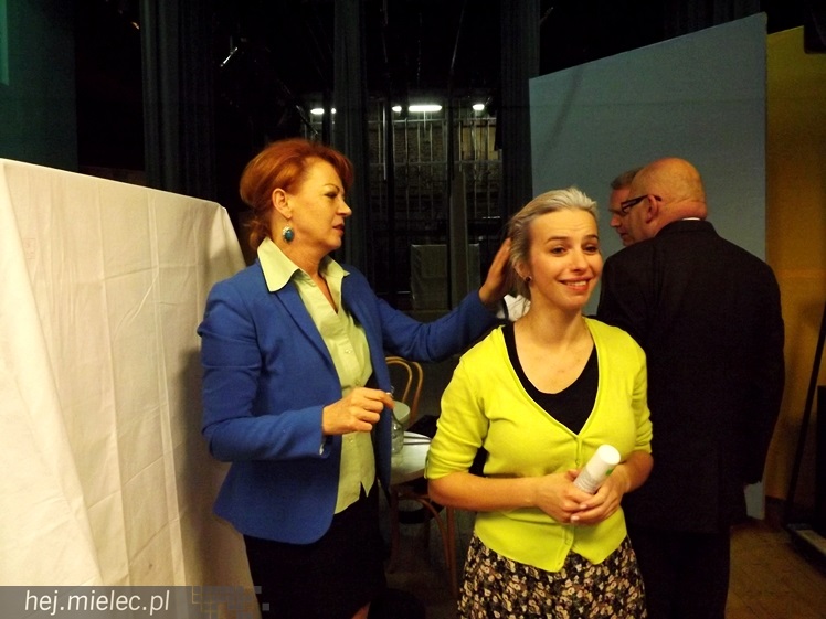 Dziewczyny z pomysłem. Zdjęcia z próby przed spektaklem