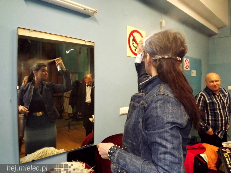 Dziewczyny z pomysłem. Zdjęcia z próby przed spektaklem