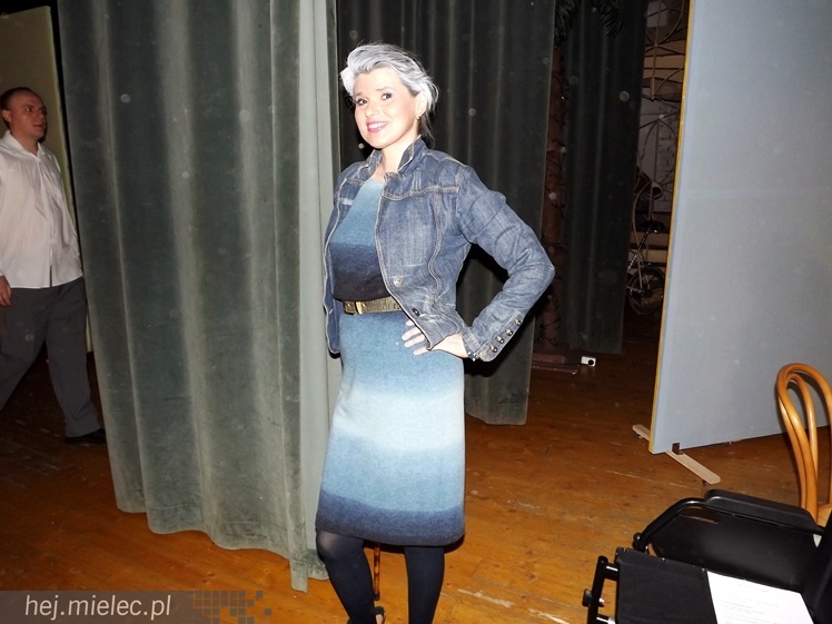 Dziewczyny z pomysłem. Zdjęcia z próby przed spektaklem