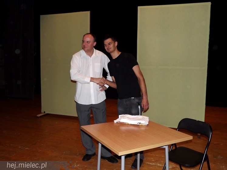 Dziewczyny z pomysłem. Zdjęcia z próby przed spektaklem