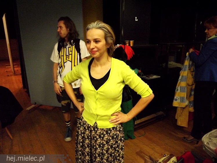 Dziewczyny z pomysłem. Zdjęcia z próby przed spektaklem