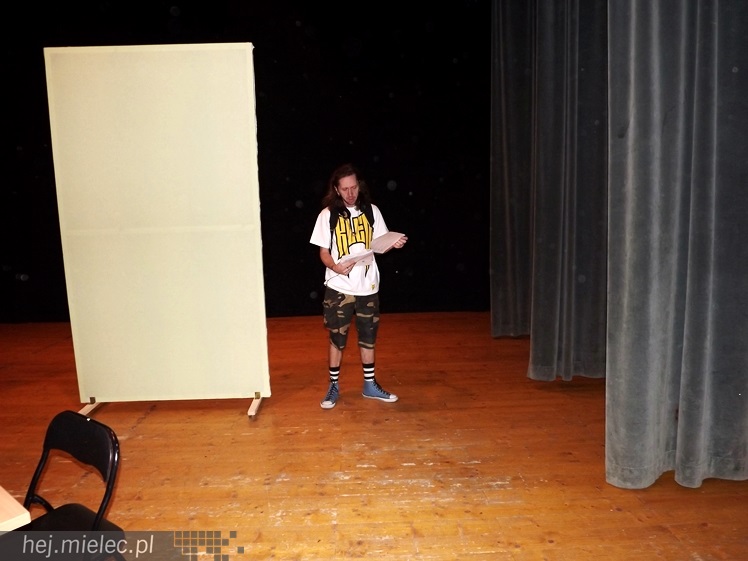 Dziewczyny z pomysłem. Zdjęcia z próby przed spektaklem