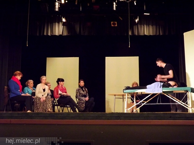 Dziewczyny z pomysłem. Zdjęcia z próby przed spektaklem