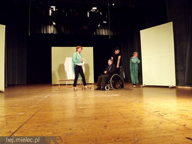 Dziewczyny z pomysłem. Zdjęcia z próby przed spektaklem