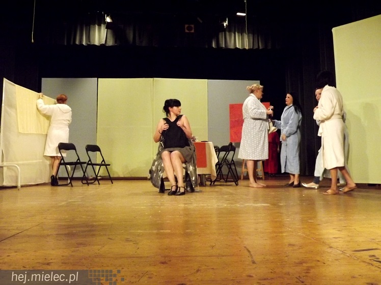 Dziewczyny z pomysłem. Zdjęcia z próby przed spektaklem