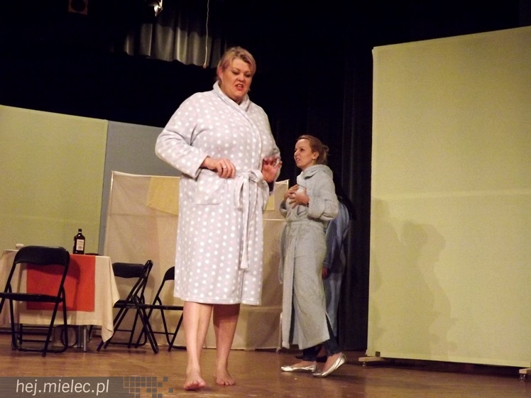 Dziewczyny z pomysłem. Zdjęcia z próby przed spektaklem