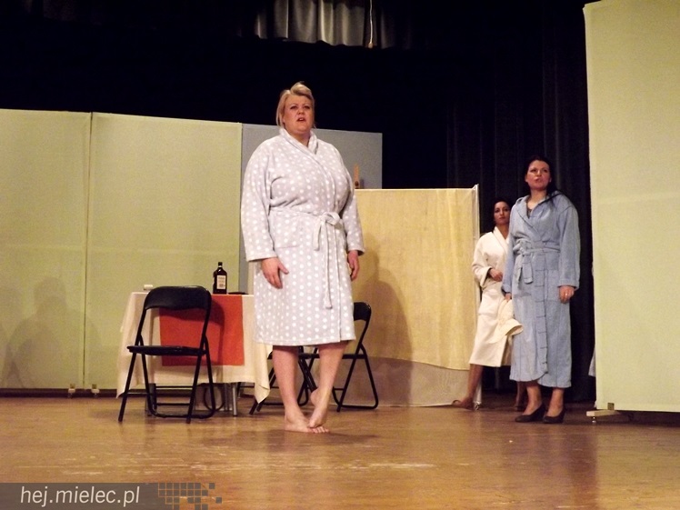 Dziewczyny z pomysłem. Zdjęcia z próby przed spektaklem