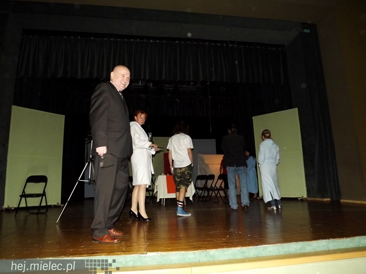 Dziewczyny z pomysłem. Zdjęcia z próby przed spektaklem