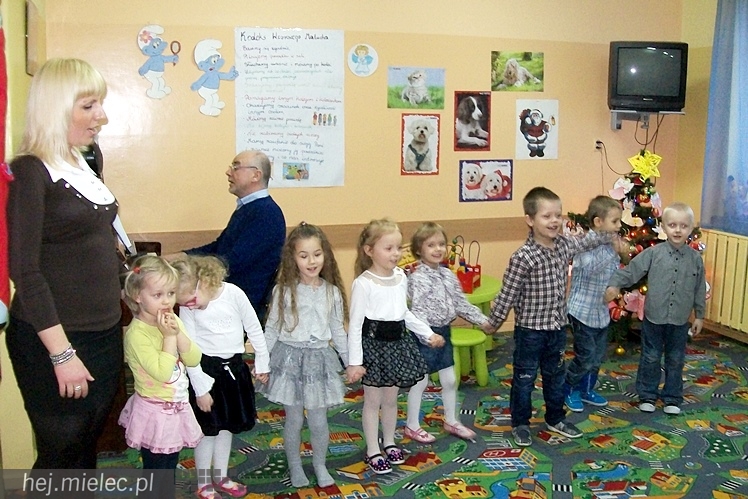 Maluchy z ?Aniołkowa? gościły babcie i dziadków