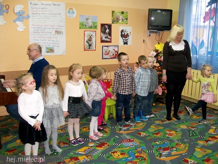 Maluchy z ?Aniołkowa? gościły babcie i dziadków