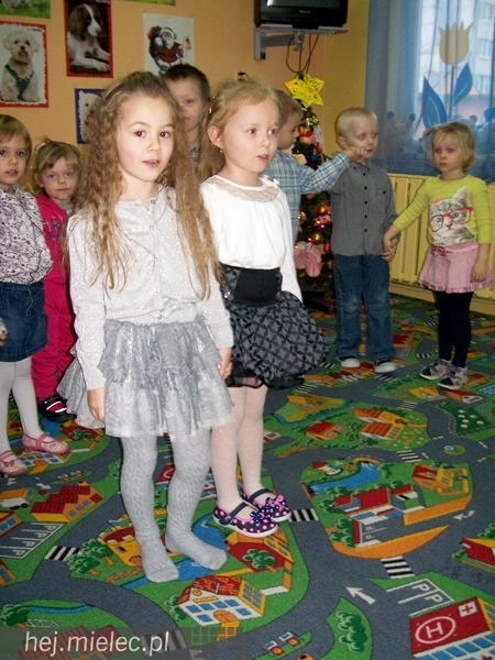 Maluchy z ?Aniołkowa? gościły babcie i dziadków