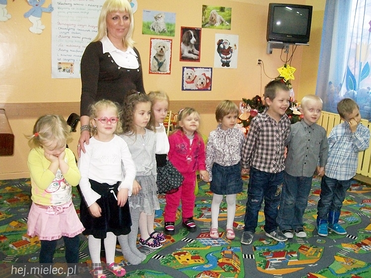 Maluchy z ?Aniołkowa? gościły babcie i dziadków