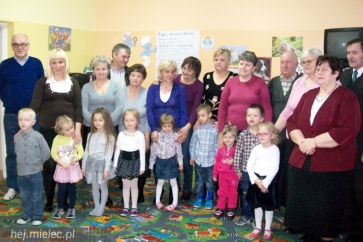 Maluchy z ?Aniołkowa? gościły babcie i dziadków