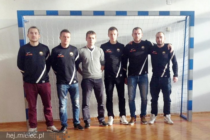 Jak piłkarze FKS Stali Mielec grali z uczniami Szkoły Podstawowej w Podleszanach