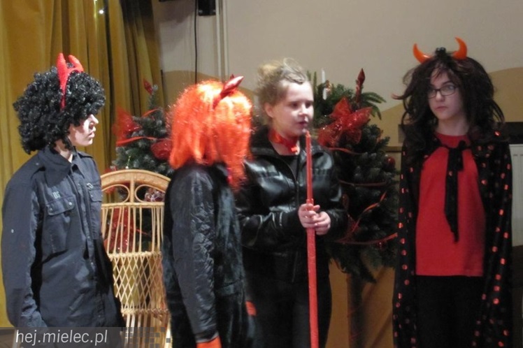 Szkolne Teatry Jasełkowe prezentowały się w Chorzelowie