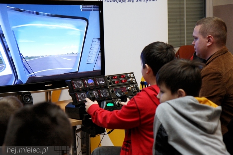 Symulator lotów robi furorę wśród mielczan i nie tylko. Przez trzy dni ferii latali najmłodsi
