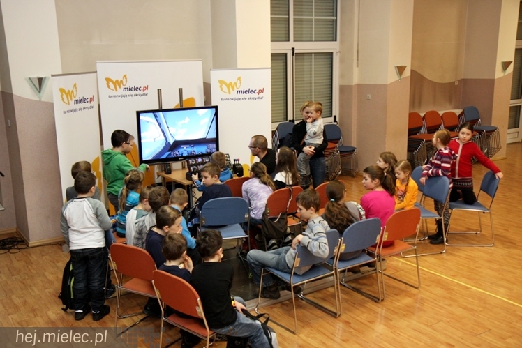 Symulator lotów robi furorę wśród mielczan i nie tylko. Przez trzy dni ferii latali najmłodsi