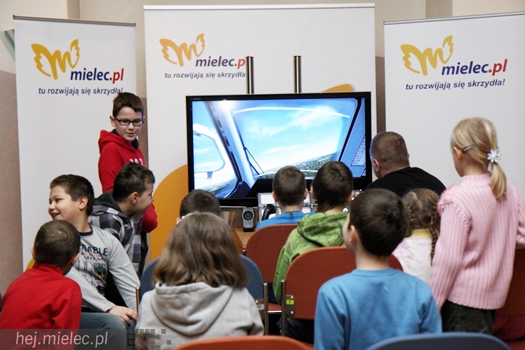 Symulator lotów robi furorę wśród mielczan i nie tylko. Przez trzy dni ferii latali najmłodsi