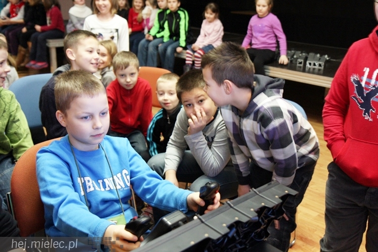 Symulator lotów robi furorę wśród mielczan i nie tylko. Przez trzy dni ferii latali najmłodsi