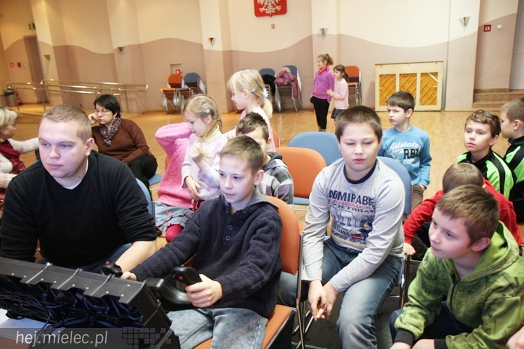 Symulator lotów robi furorę wśród mielczan i nie tylko. Przez trzy dni ferii latali najmłodsi