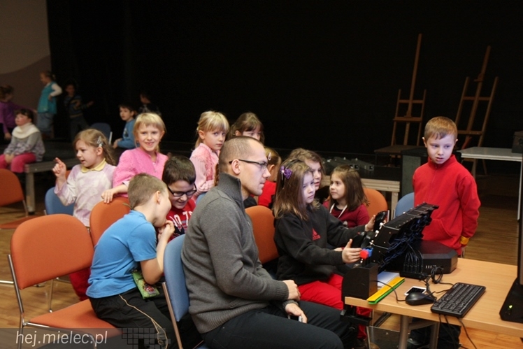 Symulator lotów robi furorę wśród mielczan i nie tylko. Przez trzy dni ferii latali najmłodsi