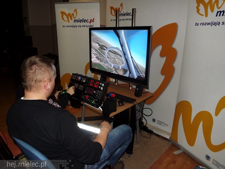 Symulator lotów robi furorę wśród mielczan i nie tylko. Przez trzy dni ferii latali najmłodsi