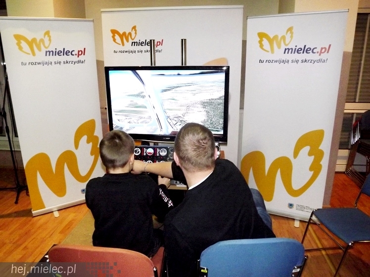 Symulator lotów robi furorę wśród mielczan i nie tylko. Przez trzy dni ferii latali najmłodsi