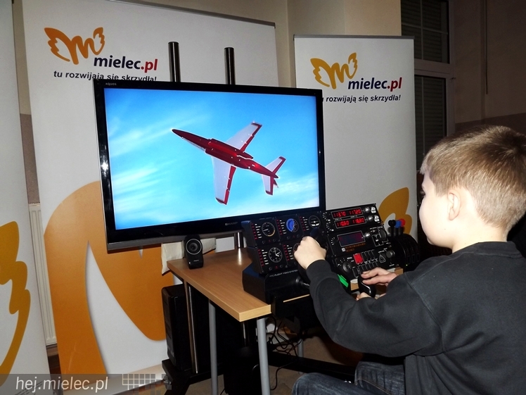 Symulator lotów robi furorę wśród mielczan i nie tylko. Przez trzy dni ferii latali najmłodsi
