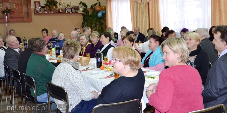 Starsi i samotni na wspólnym spotkaniu opłatkowym w Dulczy Małej