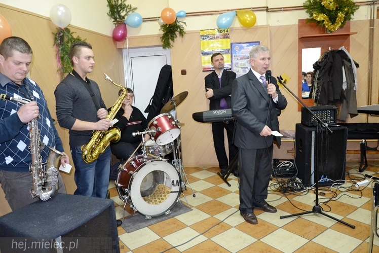 Starsi i samotni na wspólnym spotkaniu opłatkowym w Dulczy Małej