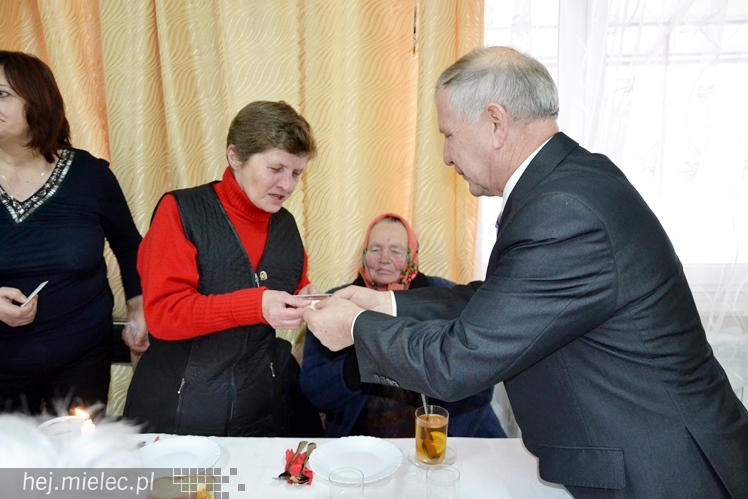 Starsi i samotni na wspólnym spotkaniu opłatkowym w Dulczy Małej