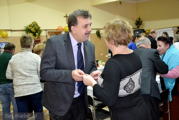 Starsi i samotni na wspólnym spotkaniu opłatkowym w Dulczy Małej