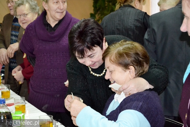 Starsi i samotni na wspólnym spotkaniu opłatkowym w Dulczy Małej