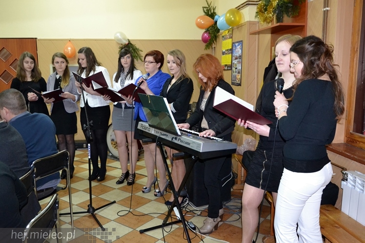 Starsi i samotni na wspólnym spotkaniu opłatkowym w Dulczy Małej