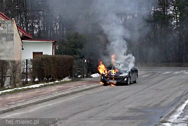 Peugeot zapalił się podczas jazdy