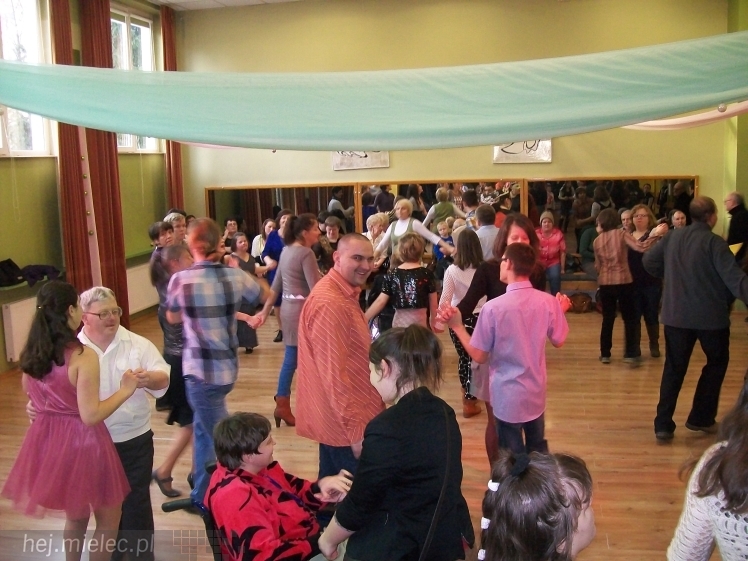 Zabawa karnawałowa dla niepełnosprawnych