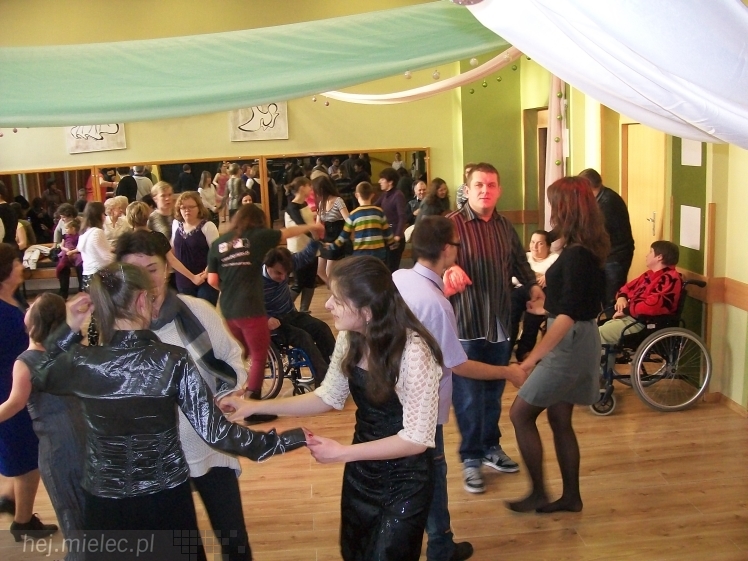 Zabawa karnawałowa dla niepełnosprawnych