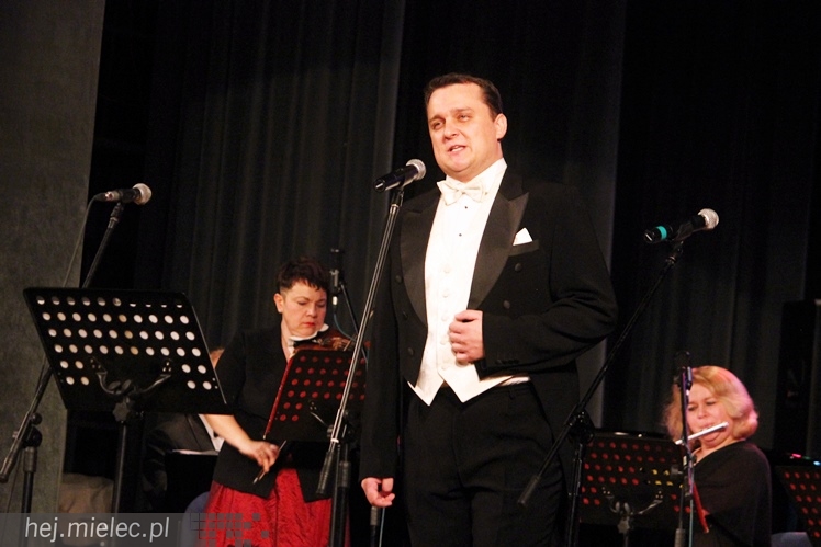 Jaroń gospodarzem operetkowego wieczoru pełnego humoru