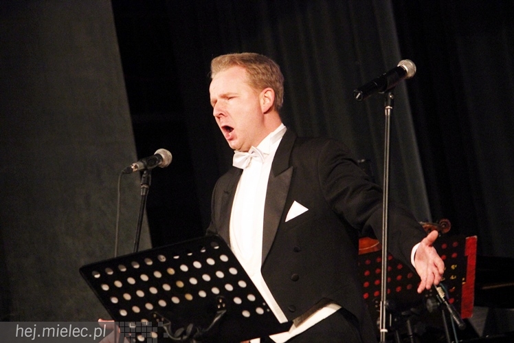 Jaroń gospodarzem operetkowego wieczoru pełnego humoru