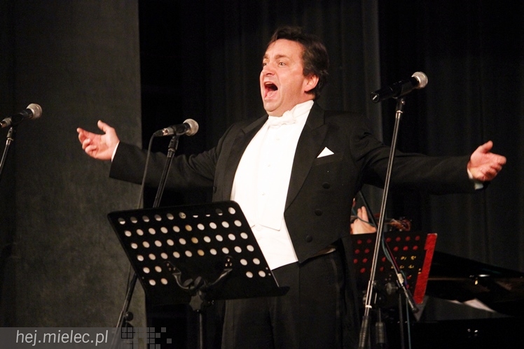 Jaroń gospodarzem operetkowego wieczoru pełnego humoru